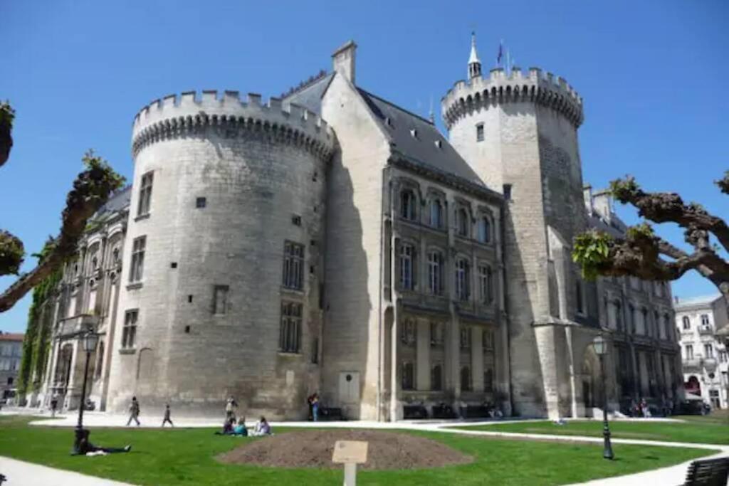 L'Industrial - 500M Musee Bd Angouleme Exterior photo